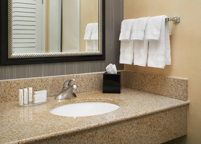 Courtyard By Marriott Rockford