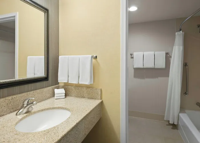 Courtyard By Marriott 3* Rockford