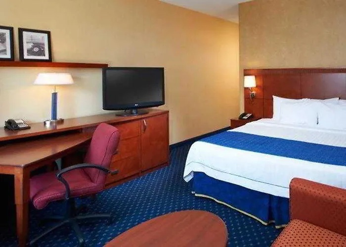 Courtyard By Marriott Rockford