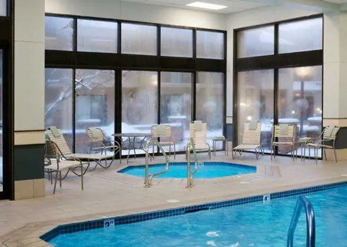 Courtyard By Marriott Rockford